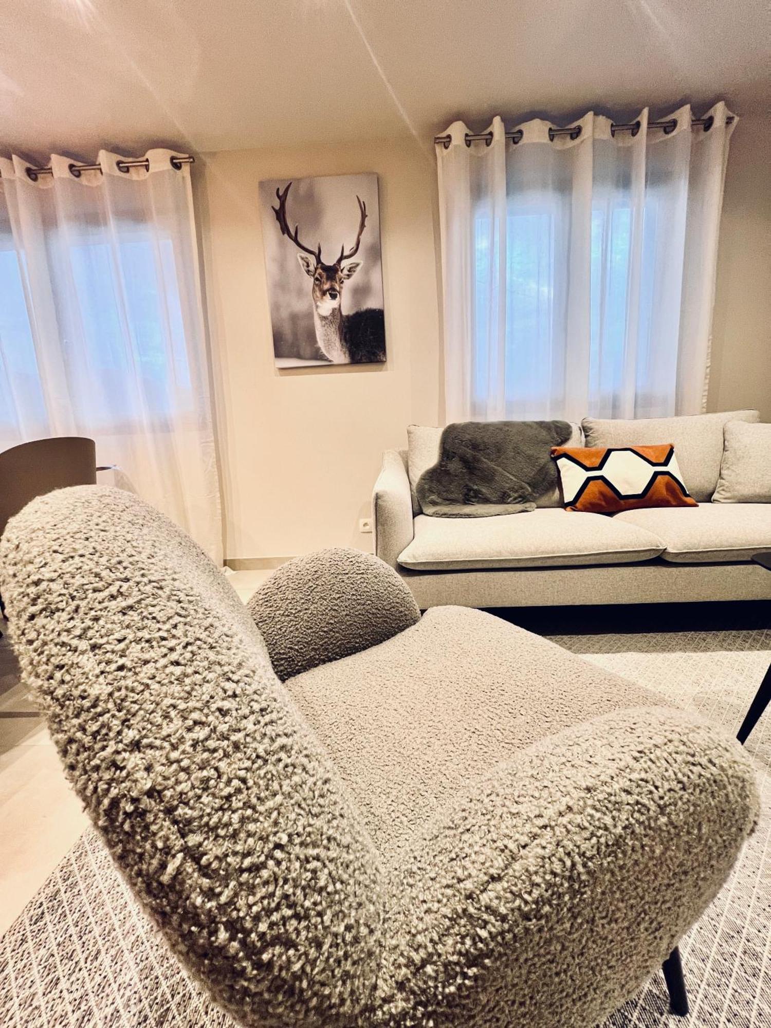 Les Hirondelles Apartment *
